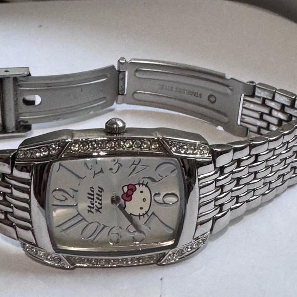 🕒 Vintage Rare 2009 Sanrio Hello Kitty Stainless Steel Watch and Clear Crystals - Picture 12 of 16